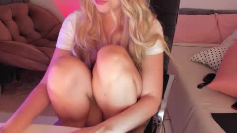 Snapshot of tinylittlesecret chatting on February 6, 2026, 3:22 am Giulia online show from February 6, 2026, 3:22 am