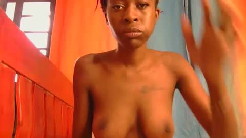 tinylunaah online show from April 17, 2026, 11:35 am