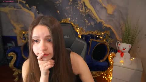 tinynataliee online show from March 8, 2026, 7:01 am