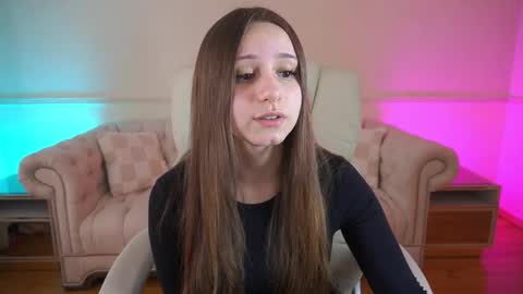 tinynataliee online show from April 1, 2026, 12:39 pm