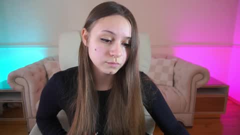 tinynataliee online show from April 1, 2026, 2:14 pm