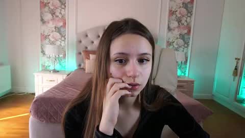 tinynataliee online show from April 14, 2026, 7:47 am