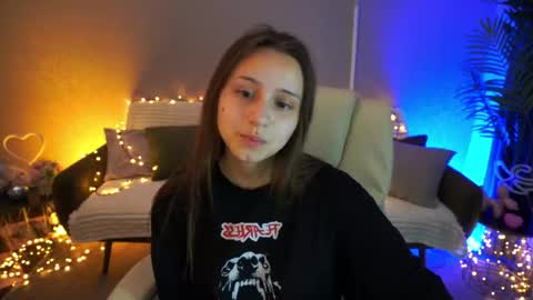 tinynataliee online show from May 18, 2026, 4:18 am