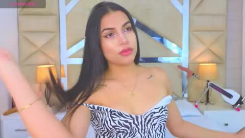 Snapshot of tiphani_walker_ chatting on September 25, 2025, 12:03 am Tiphani Walker online show from September 25, 2025, 12:03 am