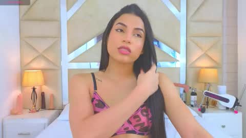 Snapshot of tiphani_walker_ chatting on January 8, 2026, 12:02 am Tiphani Walker online show from January 8, 2026, 12:02 am