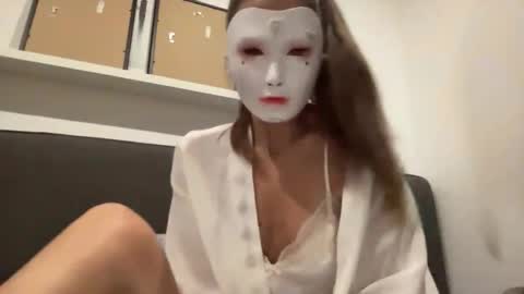 Tinks online show from October 17, 2025, 7:27 pm