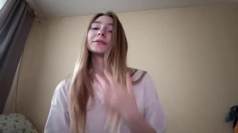 Hi Im Carry 18 years old online show from November 3, 2025, 6:36 am