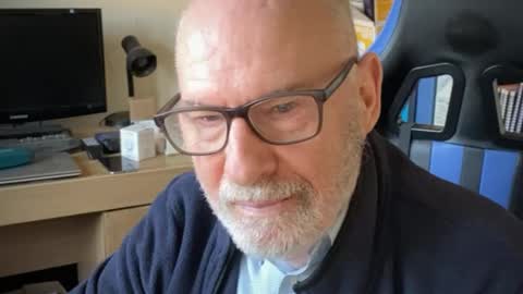 Snapshot of togbear chatting on January 11, 2025, 1:43 pm Togbear online show from January 11, 2025, 1:43 pm