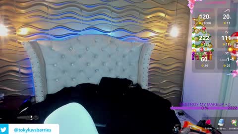 Snapshot of toky_doll chatting on December 21, 2024, 10:40 pm toky         online show from December 21, 2024, 10:40 pm