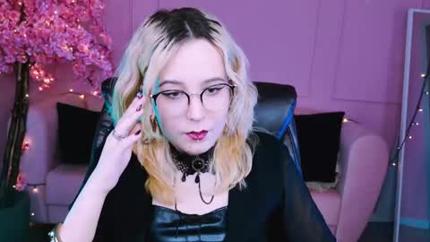 Tolli Moll online show from January 14, 2025, 5:51 am