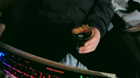 tolon408472 online show from February 18, 2025, 3:32 pm