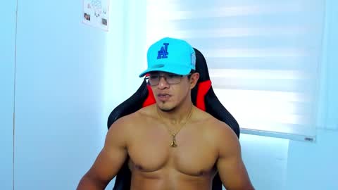 Snapshot of tom_kingfit chatting on November 5, 2025, 6:41 pm SPORTSFIT29 online show from November 5, 2025, 6:41 pm