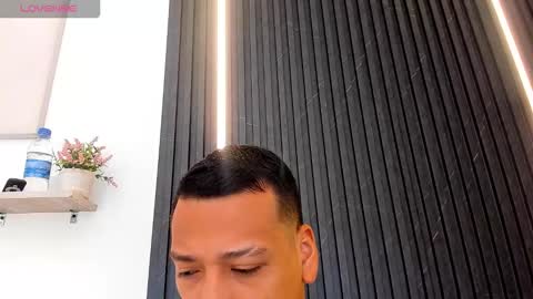 Tom muscle1 online show from October 31, 2025, 12:06 pm