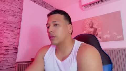 Tom muscle1 online show from December 22, 2025, 12:02 pm