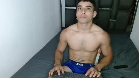 tomaz_18 online show from April 3, 2026, 11:47 pm