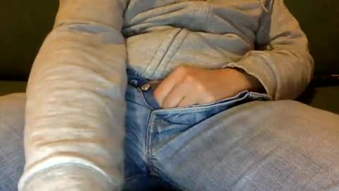 tombi125 online show from March 12, 2025, 5:49 pm