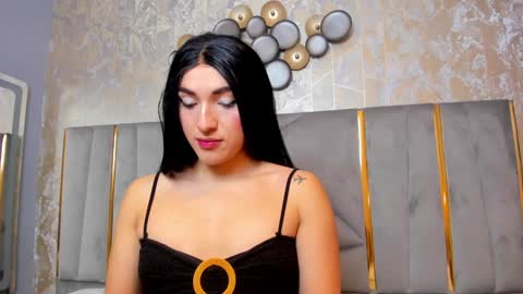Snapshot of tomlondon_ chatting on February 3, 2025, 11:42 am online show from February 3, 2025, 11:42 am