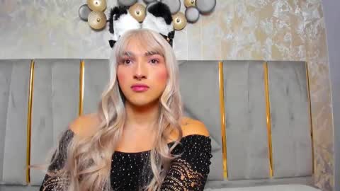 Snapshot of tomlondon_ chatting on February 19, 2025, 2:44 pm online show from February 19, 2025, 2:44 pm