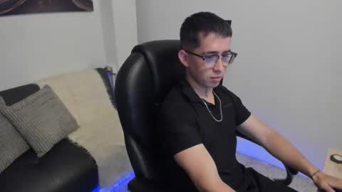 Snapshot of tommas_johnson chatting on February 24, 2026, 3:59 am Tomas online show from February 24, 2026, 3:59 am