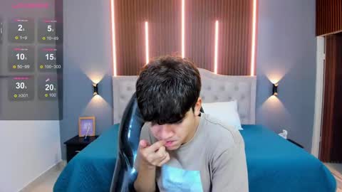 Tommy  online show from September 24, 2025, 3:32 am