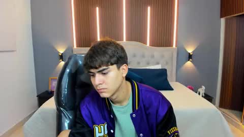 Tommy  online show from November 18, 2025, 3:23 am