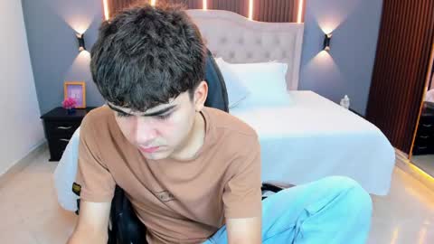 Snapshot of tommy18__ chatting on May 21, 2026, 3:24 am Tommy online show from May 21, 2026, 3:24 am
