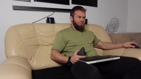 Snapshot of tommy_burnzzz chatting on December 5, 2024, 4:09 am tommy burnzzz online show from December 5, 2024, 4:09 am