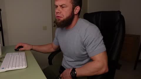 Snapshot of tommy_burnzzz chatting on January 7, 2025, 3:35 am tommy burnzzz online show from January 7, 2025, 3:35 am