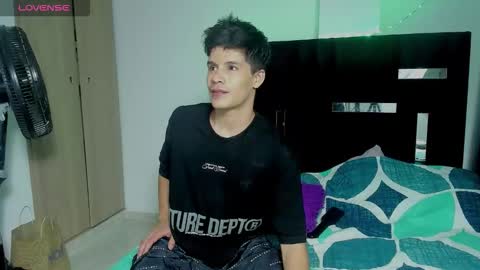   online show from November 28, 2025, 9:23 am