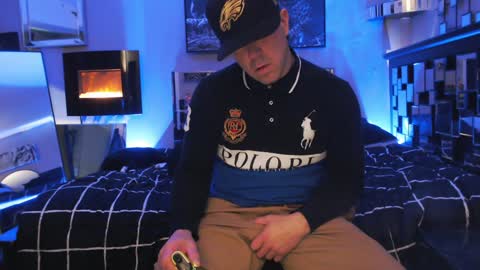 Snapshot of tommy_knuckles chatting on January 19, 2025, 1:53 am Tommy online show from January 19, 2025, 1:53 am