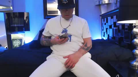 Snapshot of tommy_knuckles chatting on February 12, 2025, 3:05 pm Tommy online show from February 12, 2025, 3:05 pm