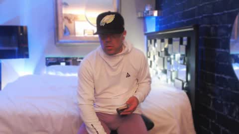 Snapshot of tommy_knuckles chatting on October 15, 2025, 2:22 am Tommy online show from October 15, 2025, 2:22 am