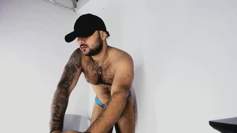 tommy_sccott online show from October 25, 2025, 1:35 am