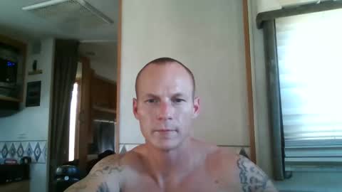 Snapshot of tommygunsfit chatting on October 6, 2025, 8:50 pm tommygunsfit online show from October 6, 2025, 8:50 pm