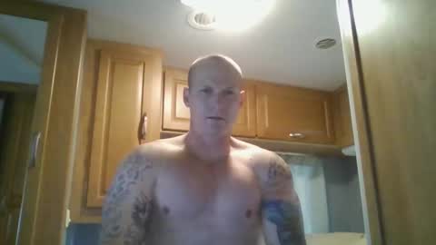 Snapshot of tommygunsfit chatting on February 19, 2026, 9:33 pm tommygunsfit online show from February 19, 2026, 9:33 pm