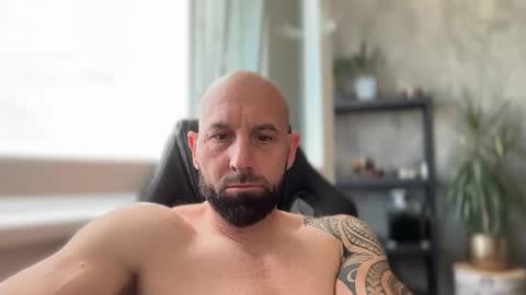 Thomas Fit online show from June 7, 2026, 6:39 am