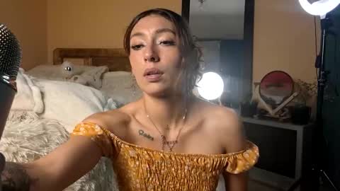 leyla  online show from March 12, 2025, 12:20 am