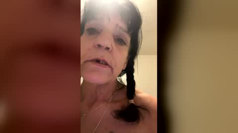 Snapshot of toni6967 chatting on December 4, 2025, 4:22 am toni6967 online show from December 4, 2025, 4:22 am