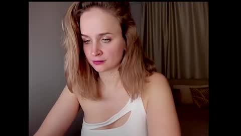 Snapshot of tony_and_alice chatting on January 1, 2025, 1:58 am Tony and Alice online show from January 1, 2025, 1:58 am