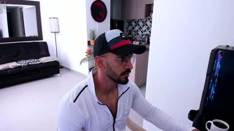 tony muscle1 online show from February 7, 2025, 12:17 pm