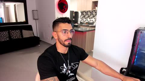 tony muscle1 online show from February 9, 2025, 1:22 am