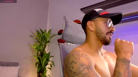 Snapshot of tony_muscle1 chatting on May 8, 2026, 7:52 pm tony muscle1 online show from May 8, 2026, 7:52 pm