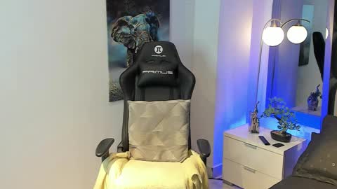 tony_petrov online show from September 21, 2025, 7:43 am