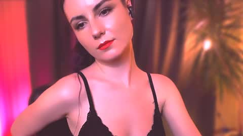 Elizabeth online show from December 28, 2024, 9:30 pm