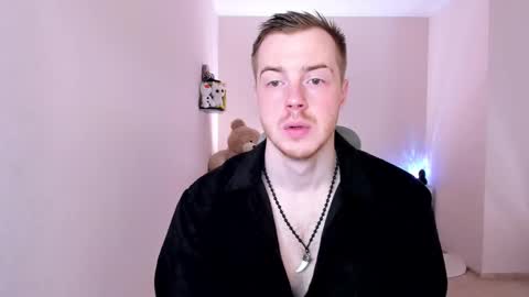 Snapshot of toohornyserj chatting on February 19, 2025, 10:09 pm toohornyserj online show from February 19, 2025, 10:09 pm