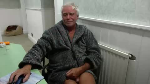 topsurgeon2025 online show from December 21, 2025, 1:24 am