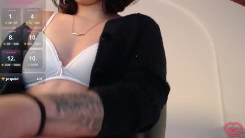 Snapshot of tori_just chatting on December 22, 2025, 6:05 pm tori_just online show from December 22, 2025, 6:05 pm