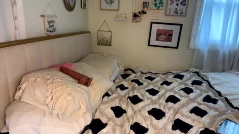 Tori  online show from February 10, 2025, 9:36 pm