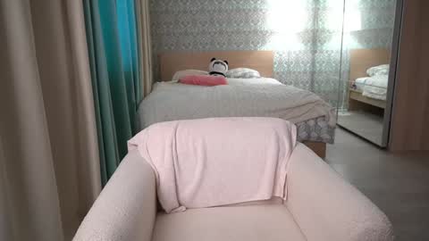         online show from February 9, 2025, 3:00 am