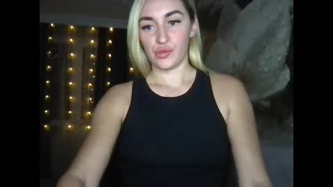 tosyna07555 online show from December 11, 2024, 10:16 pm